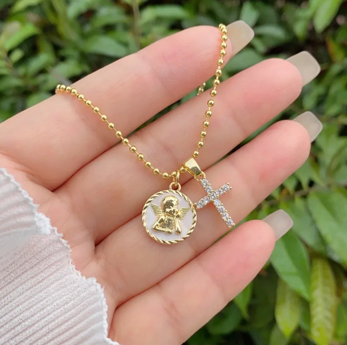 Angel Dorado, Cruz Zirconia